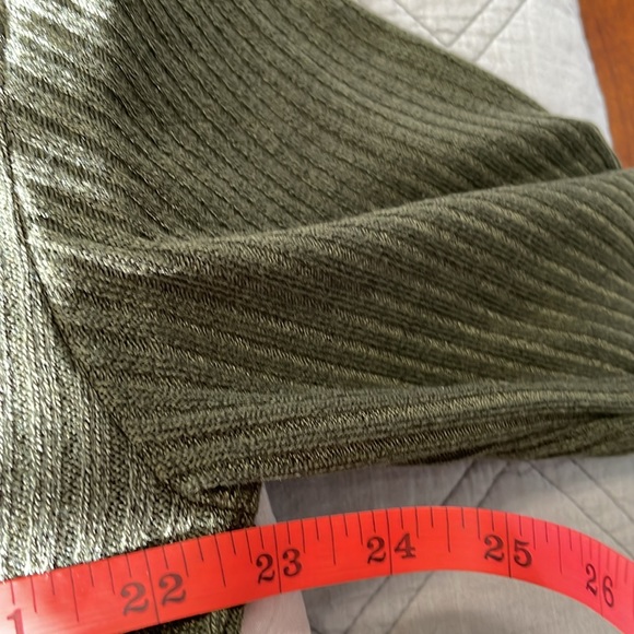 SHEIN Green Ribbed Turtle Neck Cropped Top Size L - Picture 8 of 9